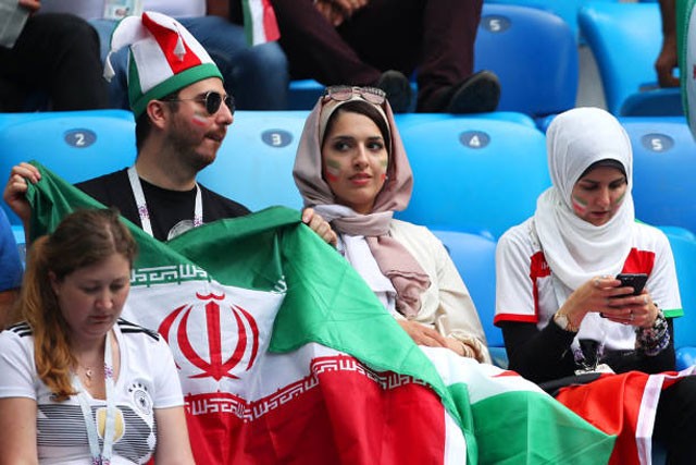 Say đắm với nhan sắc dàn fan nữ Iran trên khán đài World Cup - ảnh 8