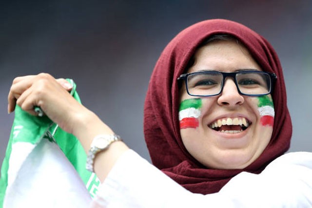 Say đắm với nhan sắc dàn fan nữ Iran trên khán đài World Cup - ảnh 9
