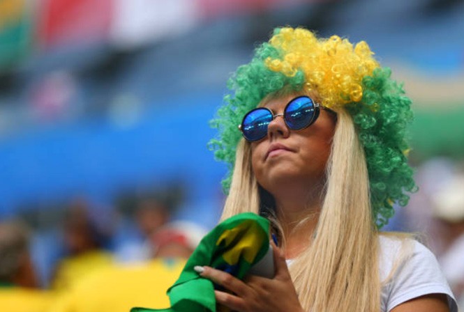 Cận cảnh nhan sắc tựa thiên thần của fan nữ tuyển Brazil - ảnh 7