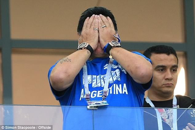 Maradona bật khóc khi Argentina thảm bại trước Croatia - ảnh 3