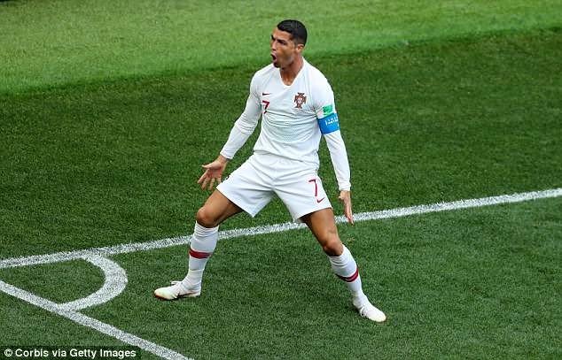 Tỏa sáng ở World Cup 2018, Ronaldo bị Fabregas chê ‘ăn may’ - ảnh 2