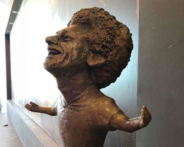 Tượng Salah được công bố, xấu chẳng kém ‘kiệt tác thảm họa’ của Ronaldo - ảnh 1