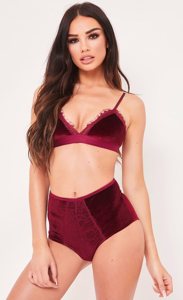 Điểm danh 10 nàng WAGs quyến rũ nhất làng bóng đá thế giới - ảnh 10