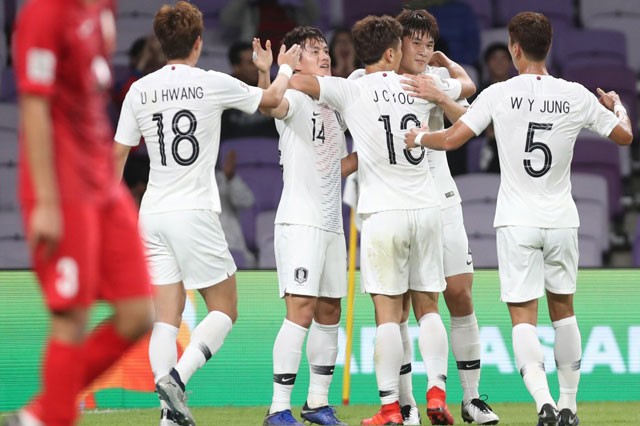 Đả bại Kyrgyzstan, Hàn Quốc giành vé vào vòng 1/8 - ảnh 1