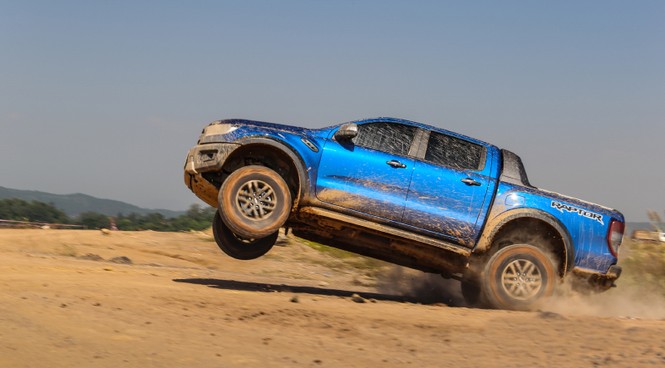Đánh giá Ford Ranger Raptor: Giấc mơ của các tay chơi xe địa hình - ảnh 2