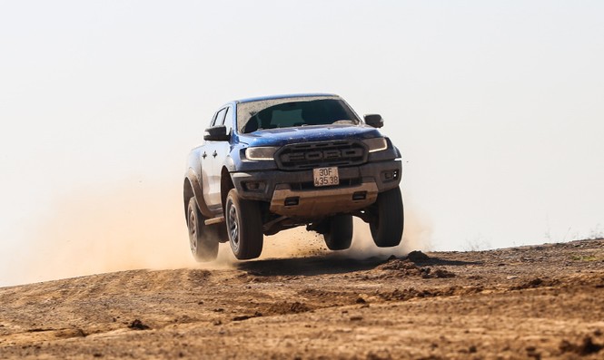 Đánh giá Ford Ranger Raptor: Giấc mơ của các tay chơi xe địa hình - ảnh 4