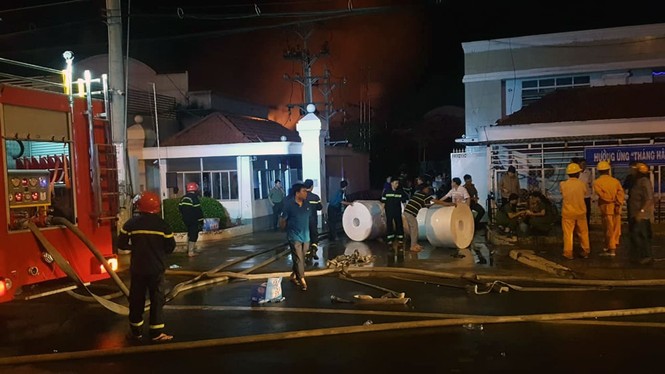 Đang cháy lớn tại Cty nhựa ở khu công nghiệp Trà Nóc - Cần Thơ - ảnh 7