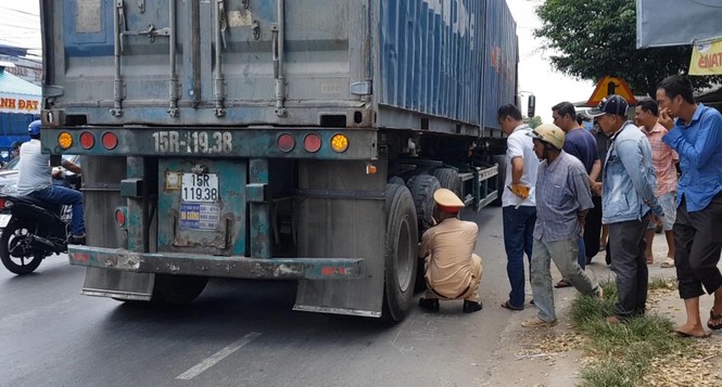 Va chạm với container, một người đàn ông tử vong tại chỗ - ảnh 1