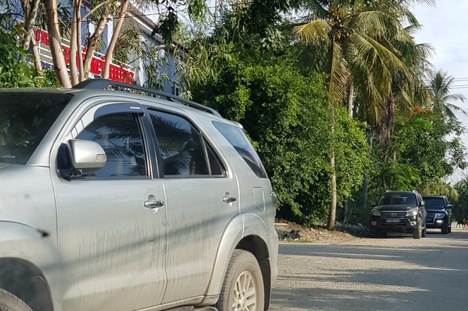 Cảnh sát khám xét kho xăng dầu của đại gia Trịnh Sướng - ảnh 2