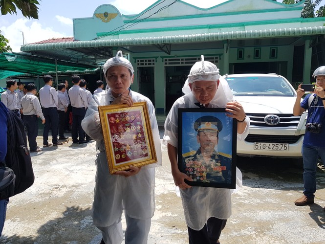 Những giọt nước mắt đưa Anh hùng phi công Nguyễn Văn Bảy về với đất mẹ - ảnh 14