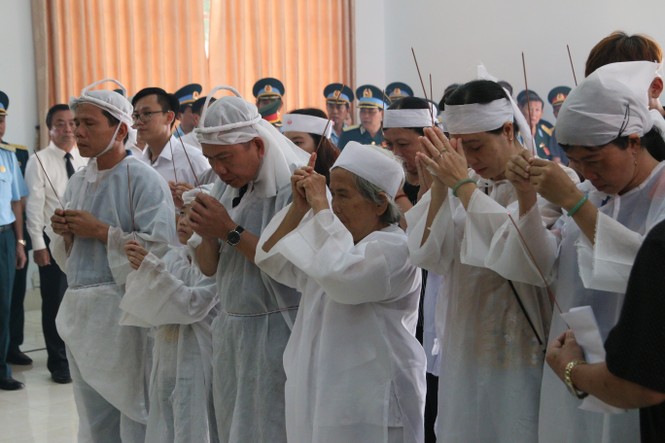 Những giọt nước mắt đưa Anh hùng phi công Nguyễn Văn Bảy về với đất mẹ - ảnh 1