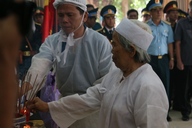 Những giọt nước mắt đưa Anh hùng phi công Nguyễn Văn Bảy về với đất mẹ - ảnh 2