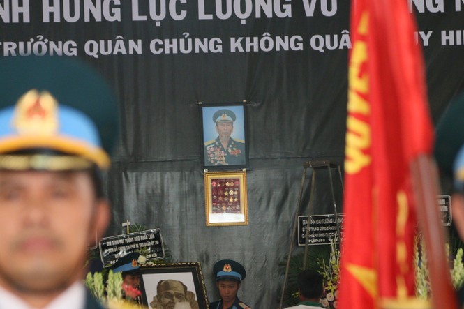 Những giọt nước mắt đưa Anh hùng phi công Nguyễn Văn Bảy về với đất mẹ - ảnh 8