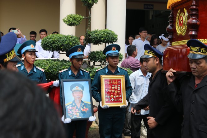 Những giọt nước mắt đưa Anh hùng phi công Nguyễn Văn Bảy về với đất mẹ - ảnh 10
