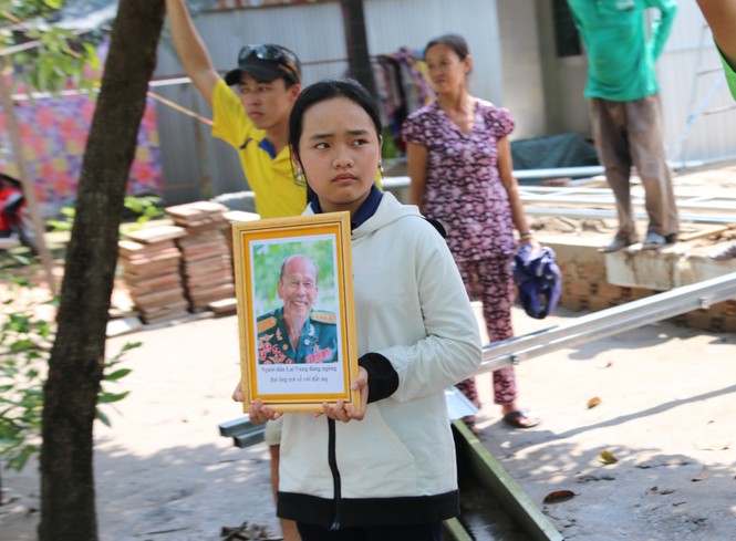 Những giọt nước mắt đưa Anh hùng phi công Nguyễn Văn Bảy về với đất mẹ - ảnh 12
