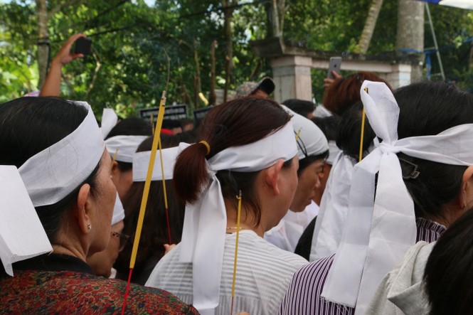 Những giọt nước mắt đưa Anh hùng phi công Nguyễn Văn Bảy về với đất mẹ - ảnh 17
