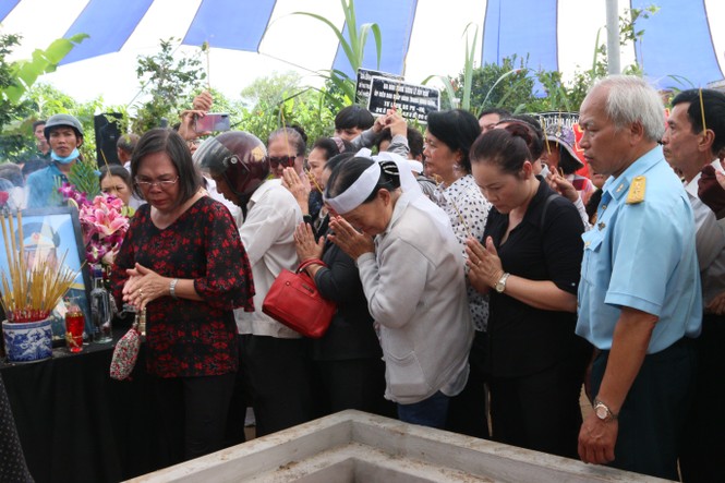 Những giọt nước mắt đưa Anh hùng phi công Nguyễn Văn Bảy về với đất mẹ - ảnh 19