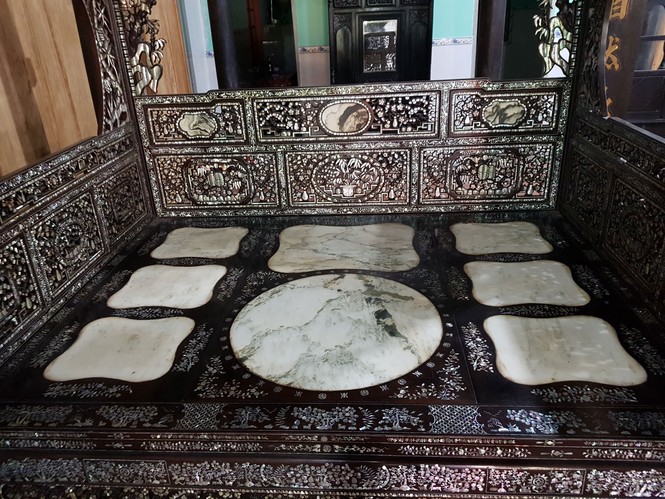 Chiêm ngưỡng chiếc giường cổ có giá bạc tỷ ở Đồng Tháp - ảnh 2