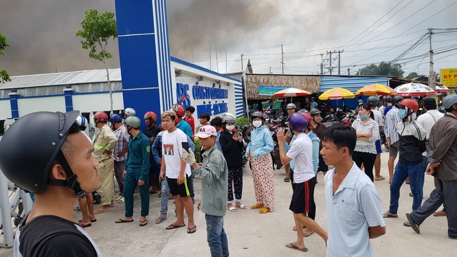 Cháy lớn tại Công ty May Nhà Bè ở Sóc Trăng, hàng trăm công nhân tháo chạy - ảnh 2