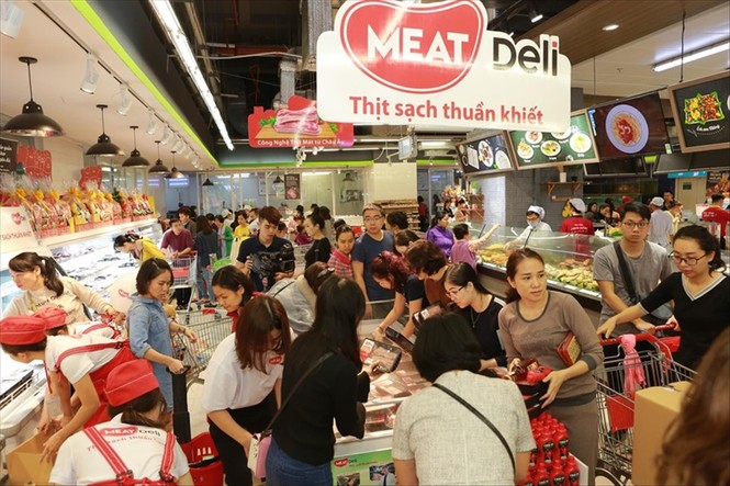 Người dân Hà Nội tìm mua thịt lợn