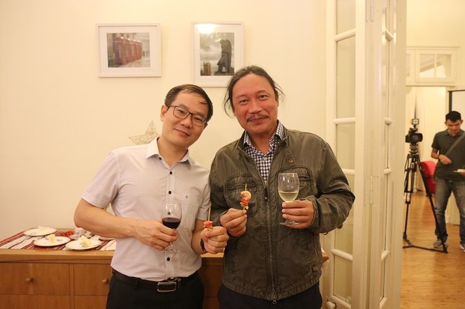 Ngày trở về của các du học sinh Anh - ảnh 2