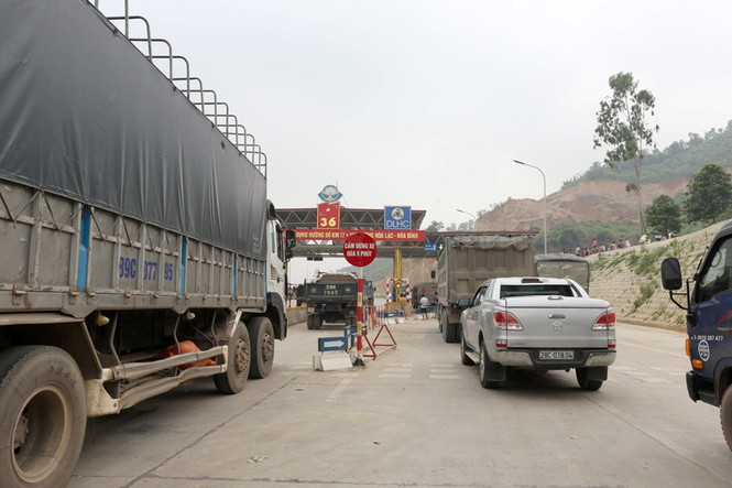 Nhà đầu tư bất lực với xe chặn trạm thu phí BOT Hòa Lạc-Hòa Bình - ảnh 2