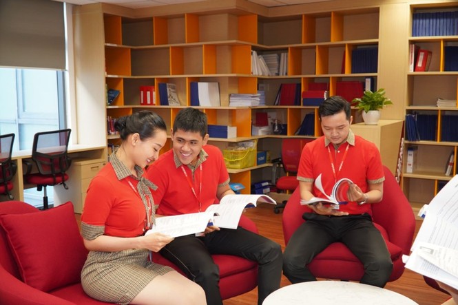 Thí sinh Hoa hậu Hoàn vũ khám phá học viện hàng không Vietjet - ảnh 2