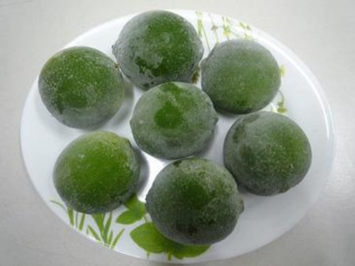 Chỉ cần cho chanh vào ngăn đá là bạn đã có ngay một thần dược - Ảnh 2. Chỉ cần cho chanh vào ngăn đá là bạn đã có ngay một thần dược - Ảnh 2.