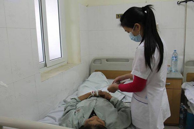 4 khối u to như quả trứng trong dạ dày vì ăn hồng giòn - ảnh 3