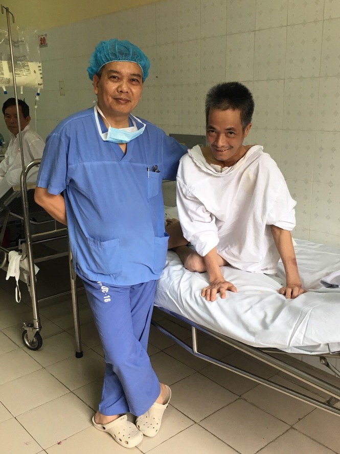 Cứu sống ca bệnh 'người bóng' cực hiếm gặp trên thế giới - ảnh 1