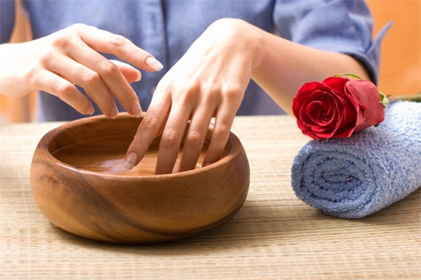 Bí quyết giữ da tay luôn đẹp mịn màng trong mùa đông - ảnh 2