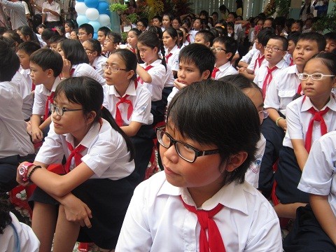 Kinh hoàng với cách đo mắt cận, viễn 'sai lè' của các hiệu bán kính - ảnh 1