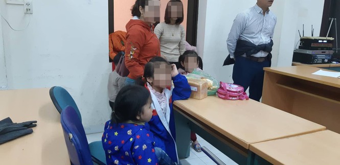 'Ăn thịt bẩn, gà thối': 400 trẻ mầm non Bắc Ninh về Hà Nội xét nghiệm bệnh - ảnh 1