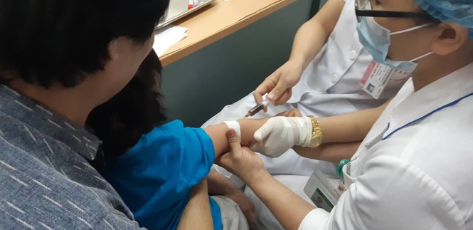 'Ăn thịt bẩn, gà thối': 400 trẻ mầm non Bắc Ninh về Hà Nội xét nghiệm bệnh - ảnh 3