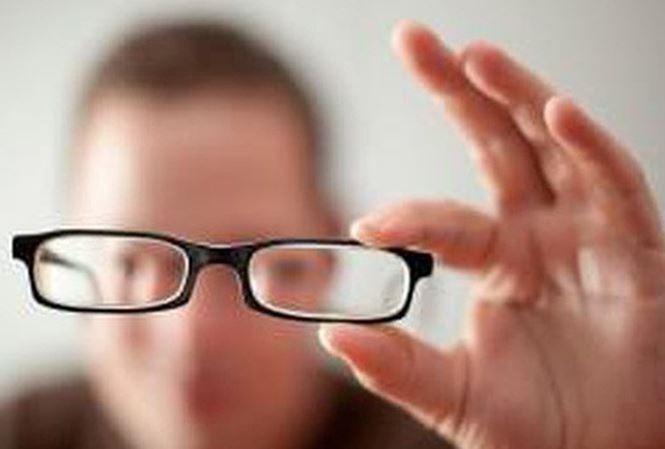 Có 'thần dược' từ Mỹ lấy lại thị lực cho mắt 'nhìn đâu rõ đó'? - ảnh 2