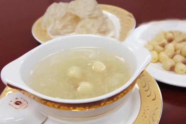 Tổ yến thành 'thuốc độc' nếu ăn theo cách này - ảnh 2