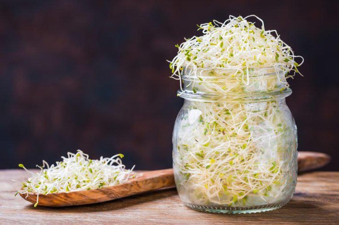 Những thực phẩm nấu không chín kỹ thành 'thuốc độc' cho cơ thể - ảnh 2