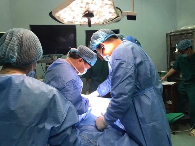 Việt Nam: Bé trai 3 tuổi mắc ung thư tuyến giáp thể tủy di căn - ảnh 1