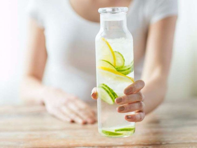 Đừng uống nước chanh kiểu này vì độc khủng khiếp cho sức khỏe - ảnh 1