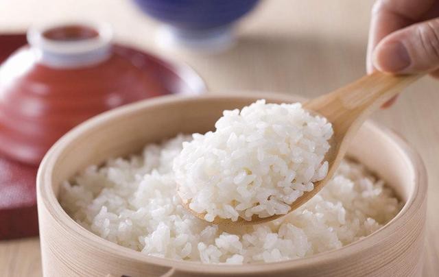 Sai lầm khi nấu cơm vừa mất hết chất, vừa rước đủ bệnh vào người - ảnh 1