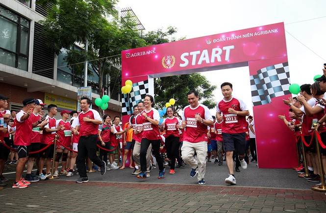 Giải chạy Marathon gây quỹ từ thiện của Đoàn Thanh niên Agribank - ảnh 11