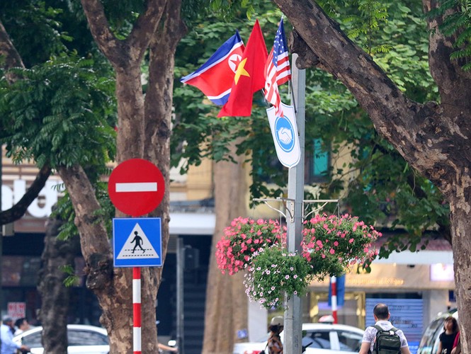 500 quốc kỳ Việt Nam - Mỹ - Triều Tiên trang hoàng Thủ Đô - ảnh 3