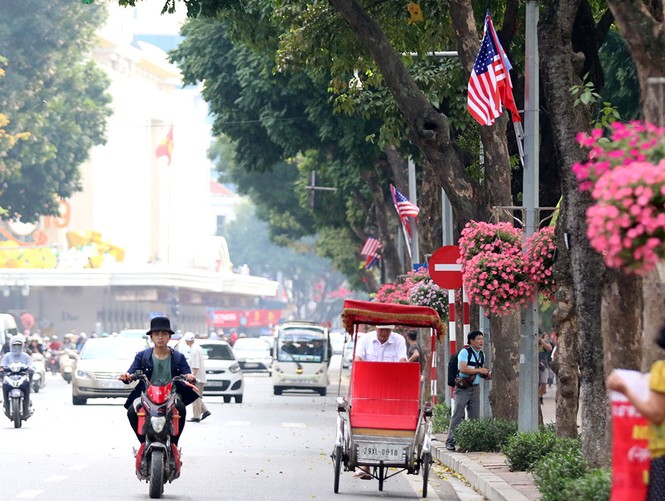 500 quốc kỳ Việt Nam - Mỹ - Triều Tiên trang hoàng Thủ Đô - ảnh 4
