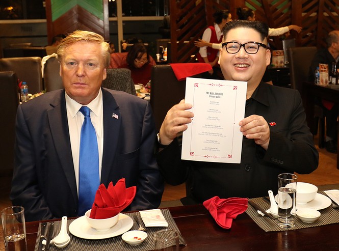 Bản sao Donald Trump và Kim Jong Un cùng nhau dùng bữa tối tại Hà Nội - ảnh 2