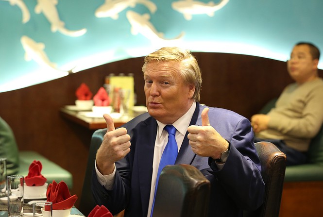 Bản sao Donald Trump và Kim Jong Un cùng nhau dùng bữa tối tại Hà Nội - ảnh 6
