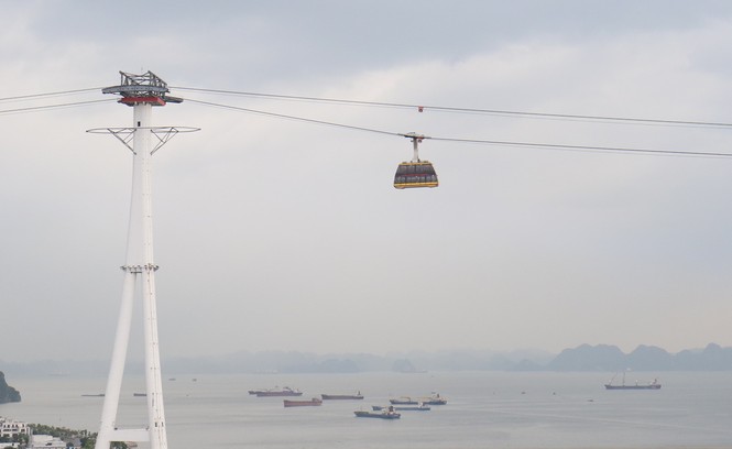 Bão số 2 áp sát đất liền, tàu thuyền Quảng Ninh cấp tập vào bến - ảnh 1