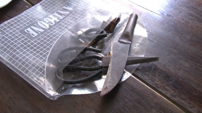 Chân dung kẻ ngáo đá túm tóc, kề dao vào cổ con tin tại Huế - ảnh 3