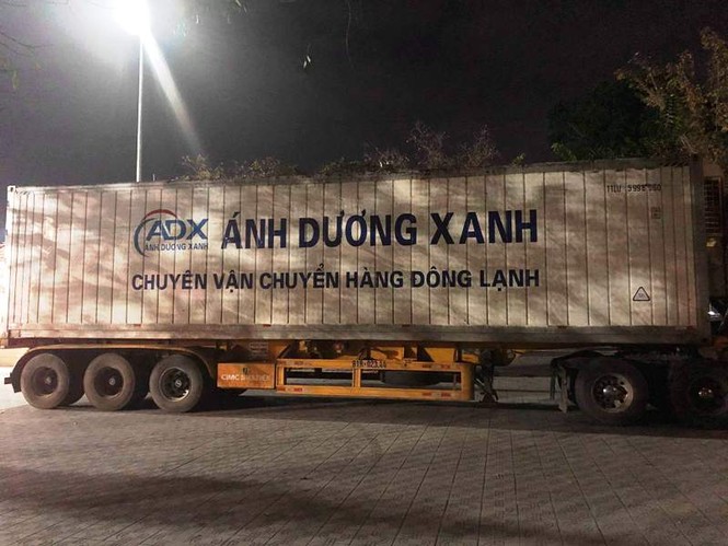 Phát hiện một lượng 'khủng' thuốc lá lậu trên xe đầu kéo - ảnh 2