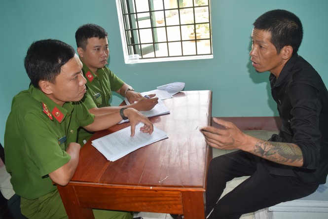 Táo tợn xông vào tiệm làm đẹp cướp tiền nhân viên cắt tóc - ảnh 1