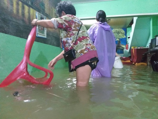 nước ngập vào nhà, cuốn trôi người ở Quảng Nam - ảnh 5